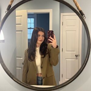 Meet your Posher, Gabriella